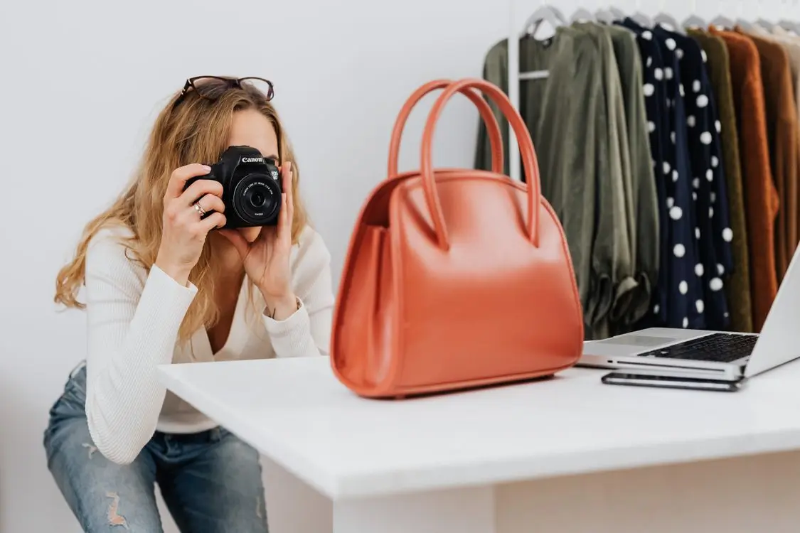 Product Images vs Product Descriptions: Where Buyers Look