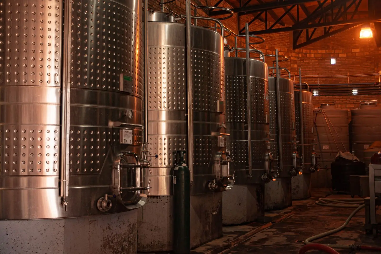 ISO Tank Container Dimensions: Why 26,000 L Never Ships Full