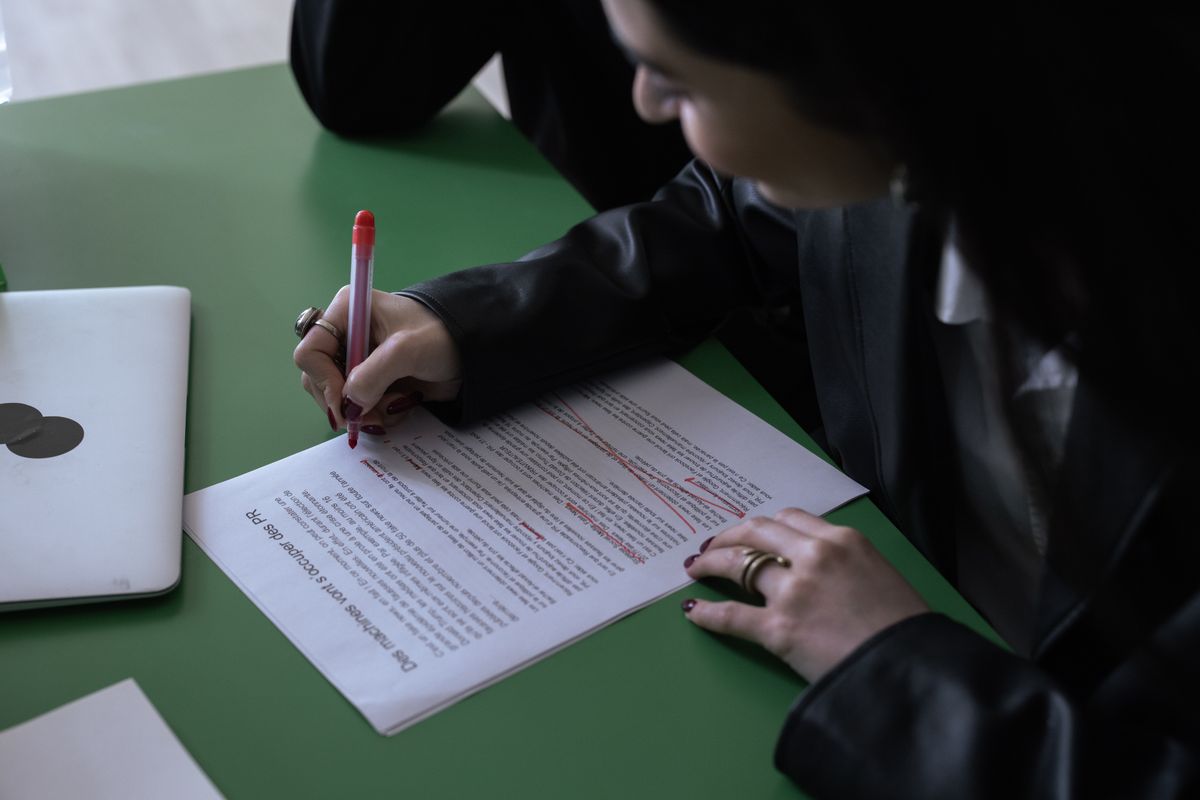 生成AIのファクトチェック:読み返しでは拾えない誤りを主張台帳で見つける