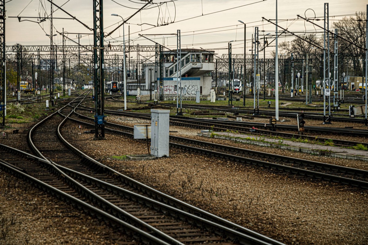 Redirect chain: how many hops it takes to reach 30 homepages