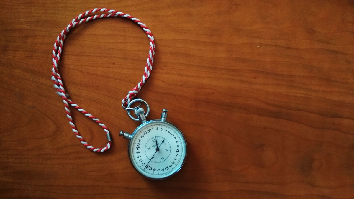 Time to first byte on 26 homepages, and why one reading is not a number